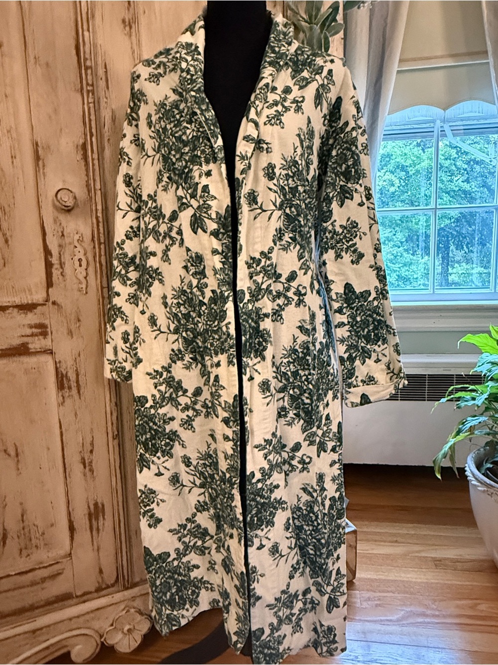 Garnet Hill organic cotton cottagecore flannel robe. XS - Picture 6 of 9